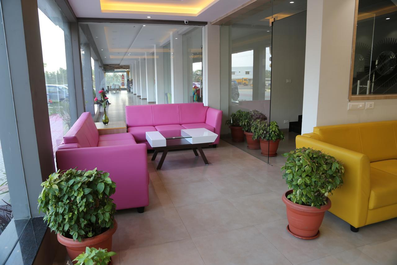 Hotel The Palm Residency- Ariyanoor Selam Zewnętrze zdjęcie